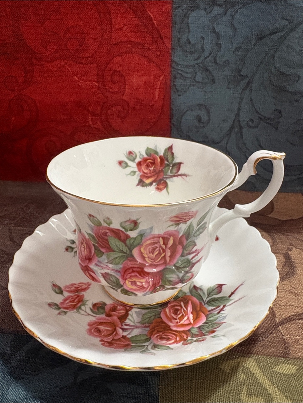 💐Vintage💐Royal Albert “Centennial Rose” Bone China, One Teacup & Saucer.